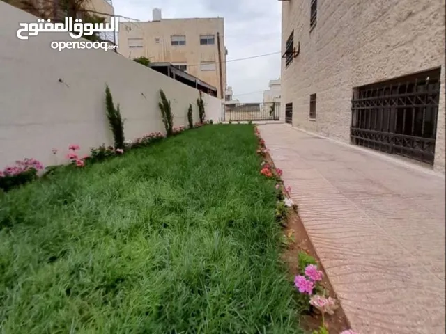 شقة أرضية طابقية فاخرة للبيع في الصويفية 405م مع حديقة وترسات 180م تشطيب سوبر ديلوكس