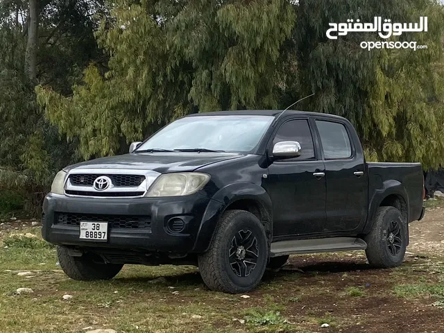 Toyota Hilux SR5 in Amman