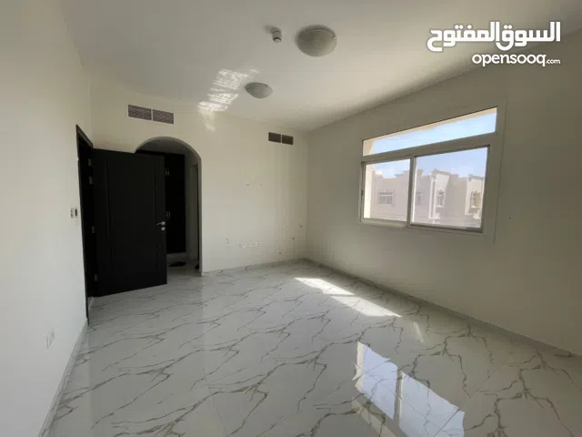 250 m2 5 Bedrooms Villa for Rent in Al Ain Al Hili