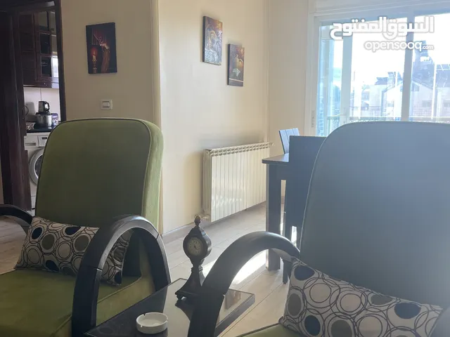 شقة بالتعمير القديم للايجار السنوي