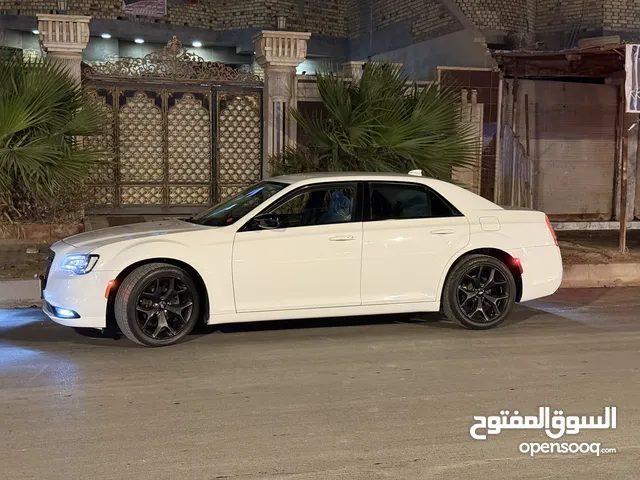 Used Chrysler 300 in Dhi Qar