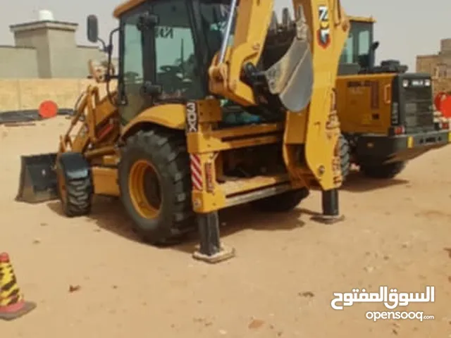 مجموعة جرارات حفار وبلدوزر