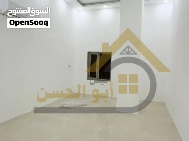 125 m2 2 Bedrooms Apartments for Rent in Basra Baradi'yah