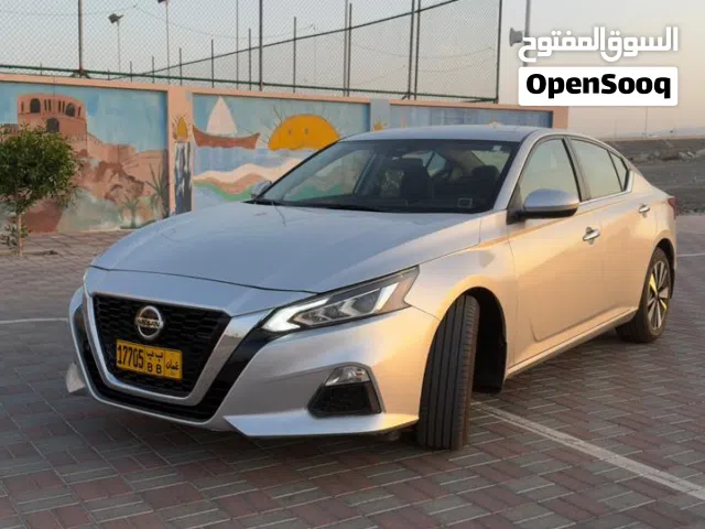 نيسان التيما SV 2022 للبيع ممشى بسيط