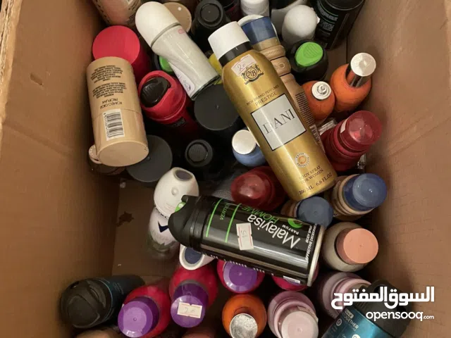 بضاعة مكياج للبيع سعر كزيوني مخلطة اشكال وانواع ومزيلات وعناية بشرة