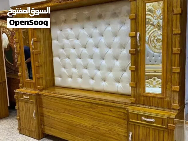 غرفة نوم مسرح وبيها مجال للشراي