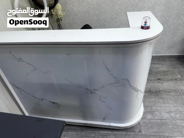 مكتب رسبشن للبيع بحالة ممتازة جداً استعمال خفيف