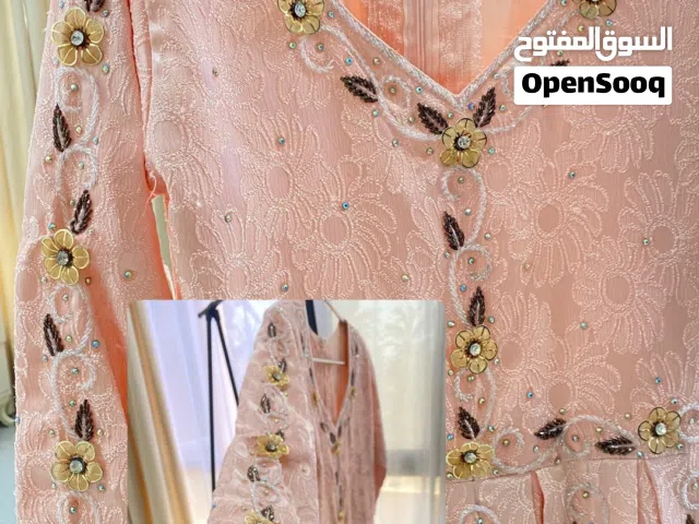 ملابس مستعملة للبيع بسعر رخيص