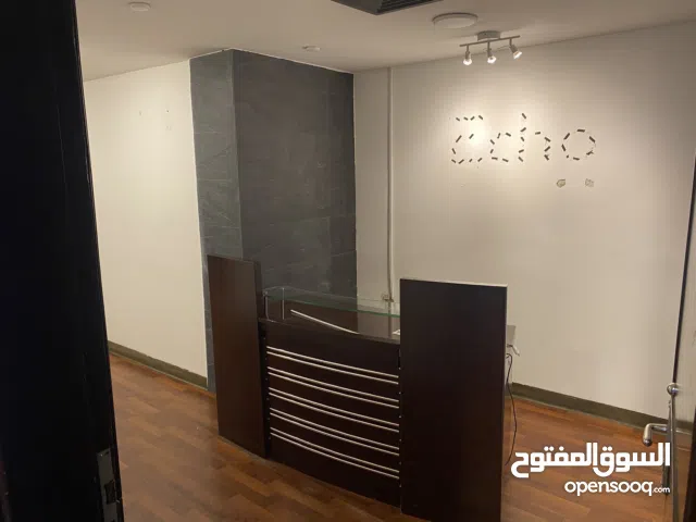 مكتب ديكورات كاملة تدفئة تبريد مركزي انارة جاهزة مطبخ حمام كافة الخدمات وادي صقرة مساحة 200 متر