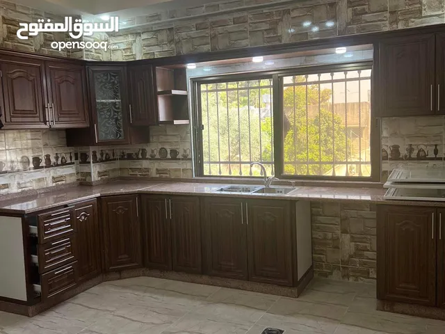 140 m2 3 Bedrooms Apartments for Sale in Salt Al Balqa'