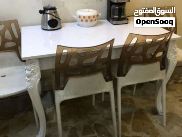 ميز طعام