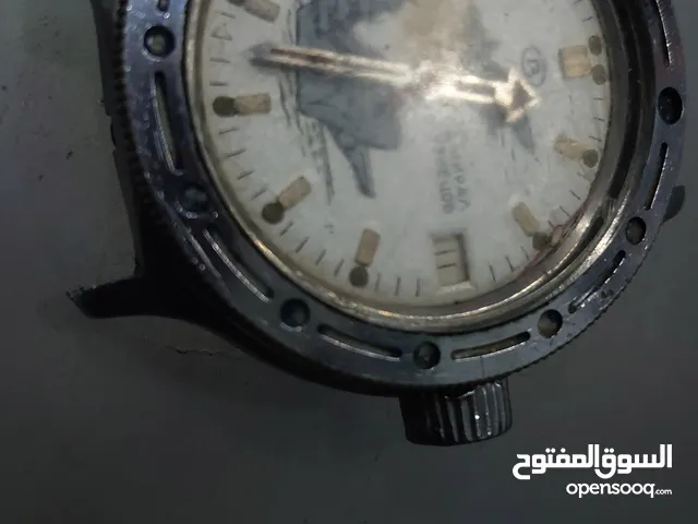 الساعة قديمة وماركة روسية ومتنوعة خصيصاً للغواصين وعددة قليل واصلية 100% ويمكن التاكد منه