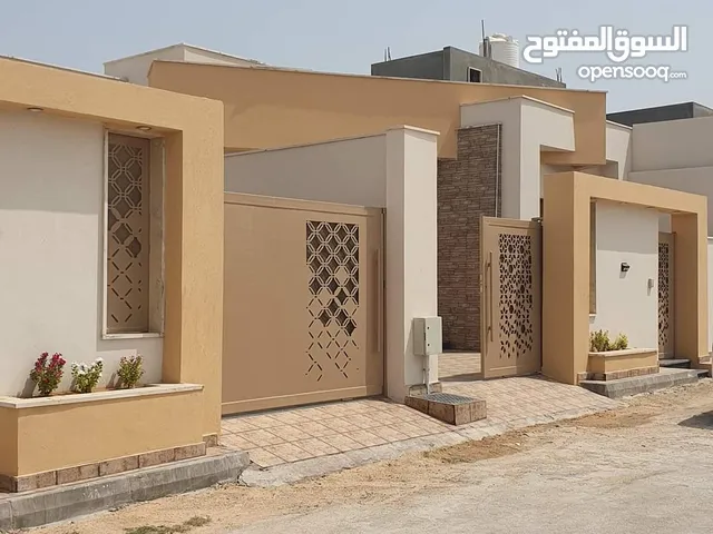 175 m2 3 Bedrooms Townhouse for Sale in Tripoli Tajura