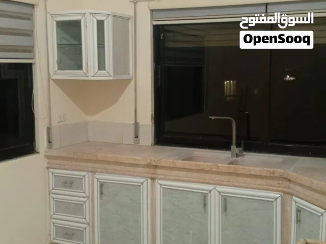 شقه فارغه للايجار الجبيهة بسعر 200 د