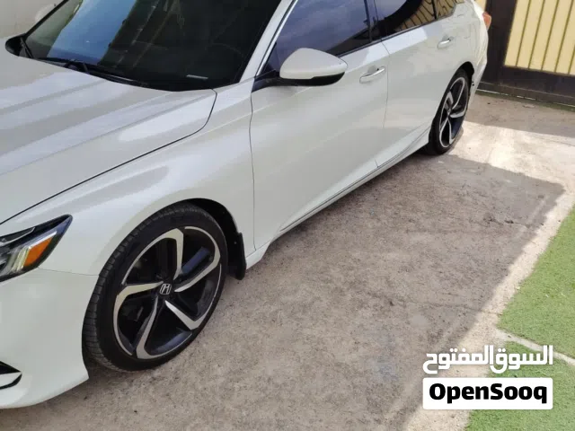 2018 هوندا اكورد Touring