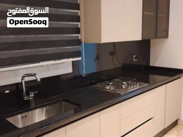 شقة سكانيه مفروشة بتشطيب حديث ف عماره مجهزه بلمصعد ومولد ف بن عاشور