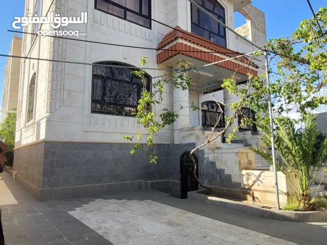 فله مفروشه في صنعاء  فله للايجار ملكي بمواصفات مرغوبة للجميع الفله مفروشه بالكامل  الحوش واسع وكبير