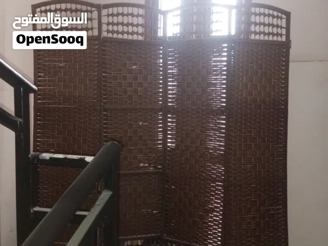 ستار ارضي.... حجمها كبيرة أربع قطع نص الحائط الأرضي مخفي النافدة كذلك الممرات...ب.80وحق مواصلاتك!70=
