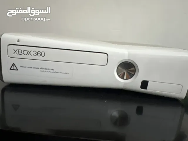 معاها اربع ايدي بالإضافة إلى كاميرا للعب والتحدث عن “بعد وجهاز تخزين بسعة 120GB “XBOX 360