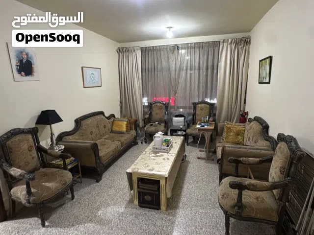 كنبايات مستحملة مع الطاولة الي بل نص 650