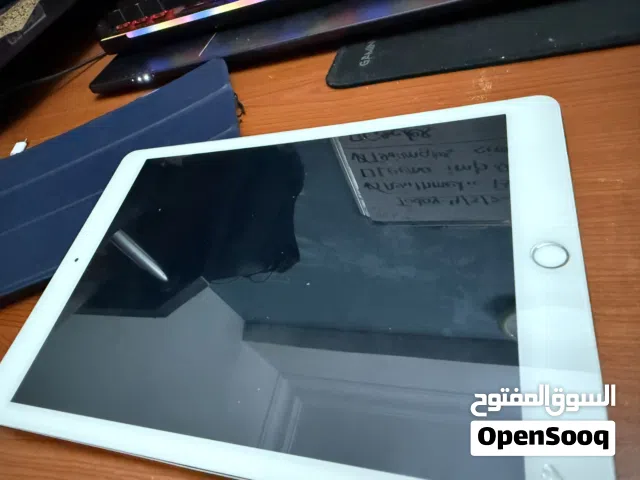 IPAD AIR 2 WITH FREE PEN AND COVER