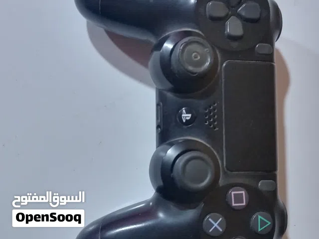 جوستك بلي 4 زيتيه الاصليه الي تجي وي الجهاز الازرار وكاله وكلهم فول البطاريه ممتازه