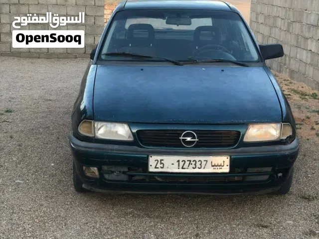 2002 أوبل كورسا Design