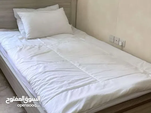 غرفة نوم مستعملة بحالة ممتازة-إمكانية شراء كل قطعة على حدة.