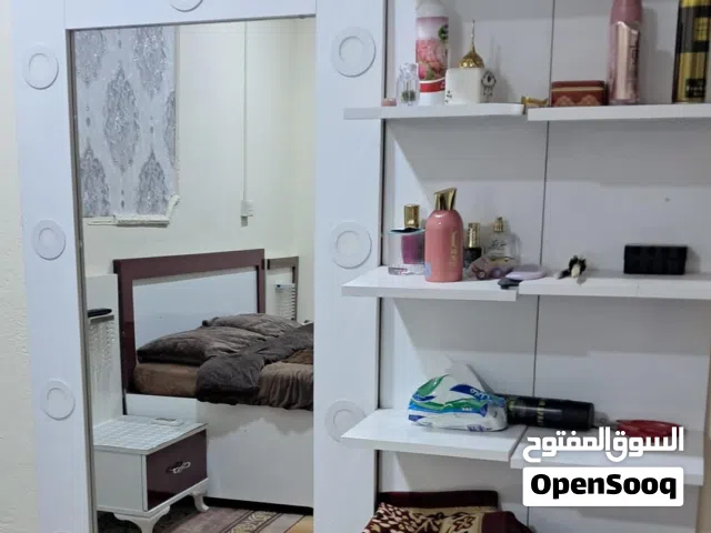 مراية ورفوف