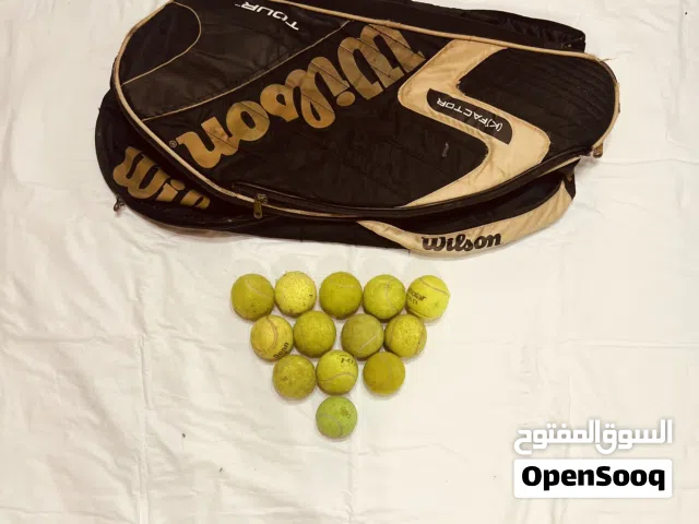 4 مضارب تنس ماركات عالمية مع بيوتهم وكرات وشنطه كبيرة لهم