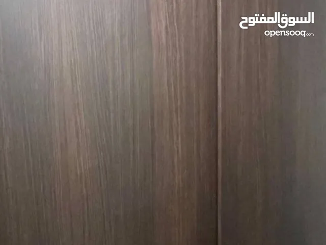 خزانه تفصيل سحاب لون بني غامق للبيع حال الوكاله