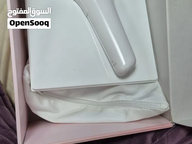 جهاز ليزر من فيلبس جديد ولم يستعمل من قبل 3 قطع وقلم تشذيب