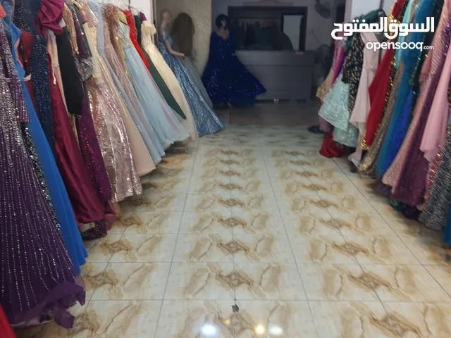 صالون عرائس موقع مميز شا رع رئيسي