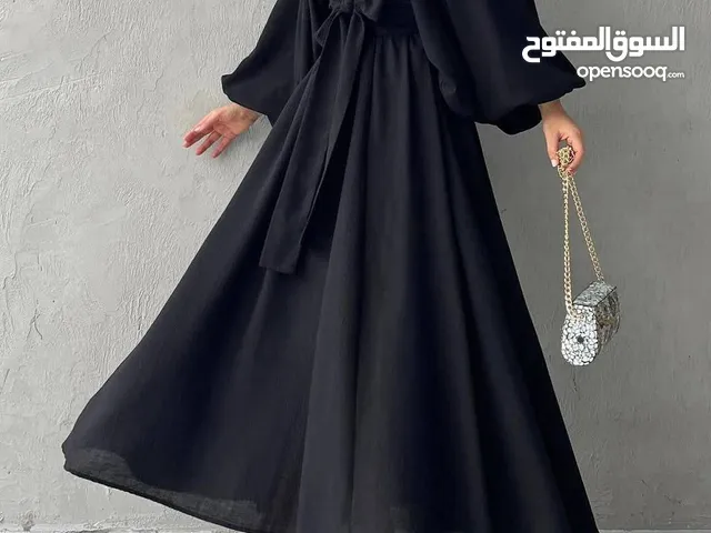 فستان اسود صيفي