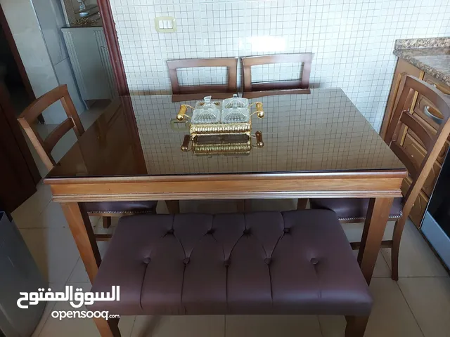 طاوله سفره زان بل كامل -استعمال 3 اشهر فقط البيع بداعيه السفر