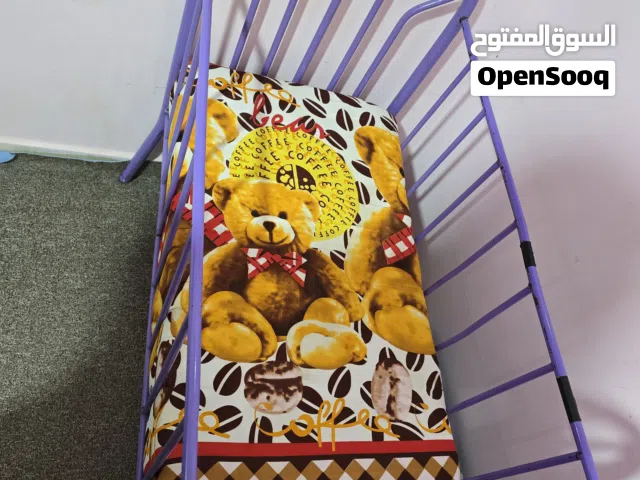 للبيع تخت أطفال بحالة جيدة مع فرشة