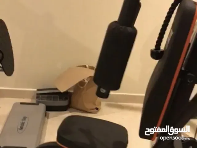 جهاز جم منزلي متعدد الوظائف من ماركة JX FITNESS المعروفة بالجودة والمتانة.