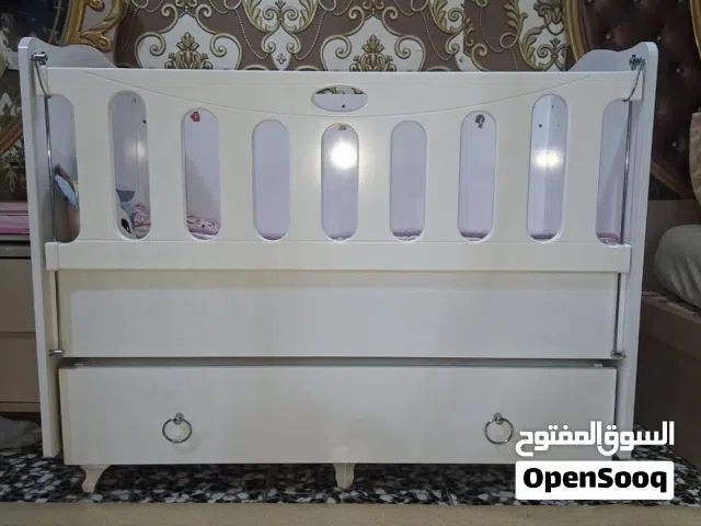 سرير اطفال. نضيف. جدا