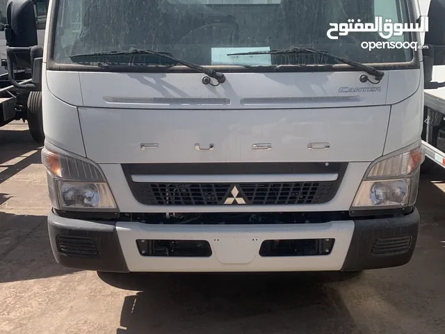 للبيع هاف لوري أصفارررر شاصي موديل 2024 وكالة الملا تحت الكفالة اصفاررر