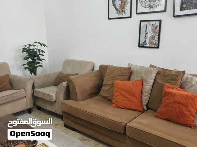 غرفة جلوس 7 مقاعد بحاله جيدة جدا