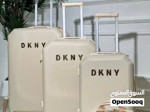 شنط سفر 4 قطع أشكال أنواع وألوان مختلفه ب