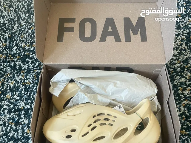 ADIDAS YEEZY FOAM RNR “Desert sand”