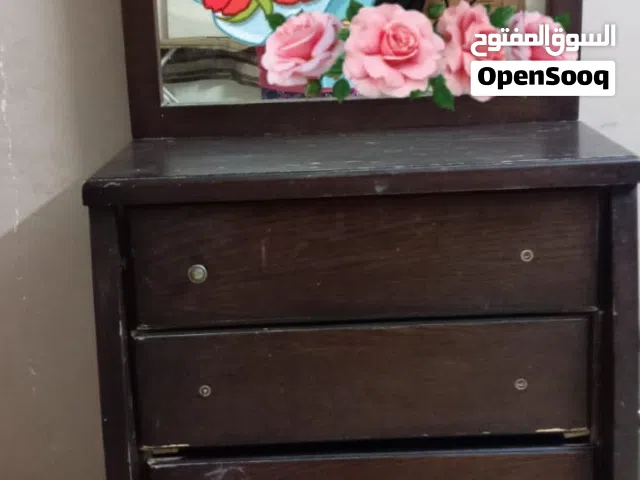 تخت حديد وخشب وتواليت