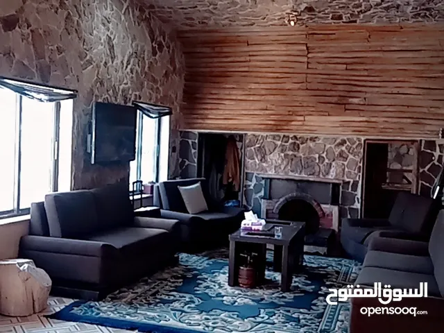 مجلس عالي لون بني