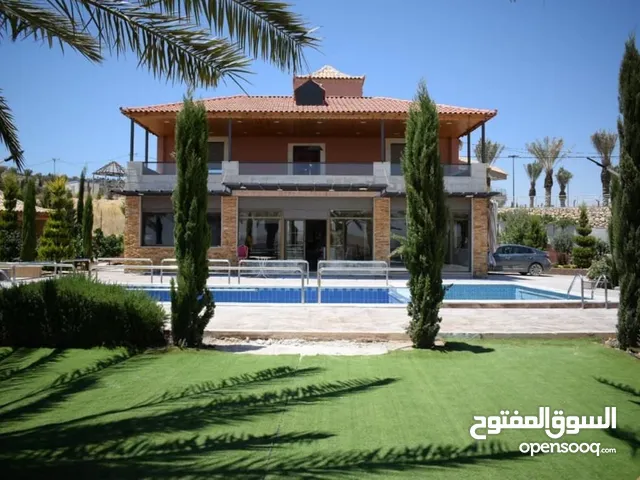 مزرعة خاصة مع ارض للبيع