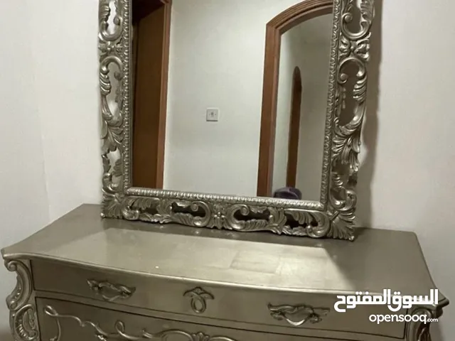 Dressing table with mirror  تسريحه مع مراية
