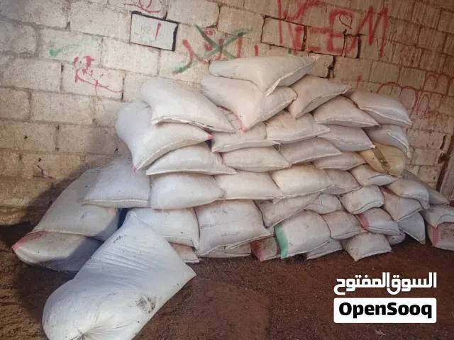 يوجد 60 شوال زبل غنم نضيفه