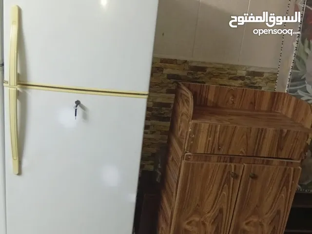 ثلاجه للبيع مستعمله شغاله 100% بحاله جيده للبيع