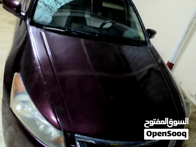 هوندا اكورد للبيع عنابي اللون رقم 2 نظيفه جدا بدون حوادث