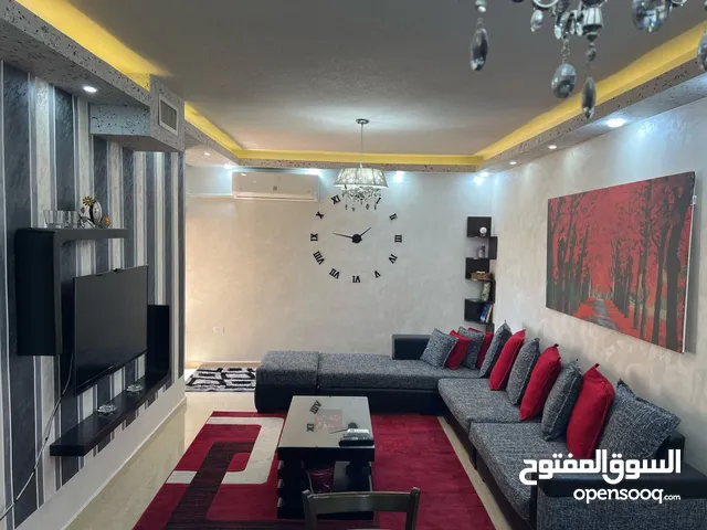 شقة مميزه للايجار ش الجامعه